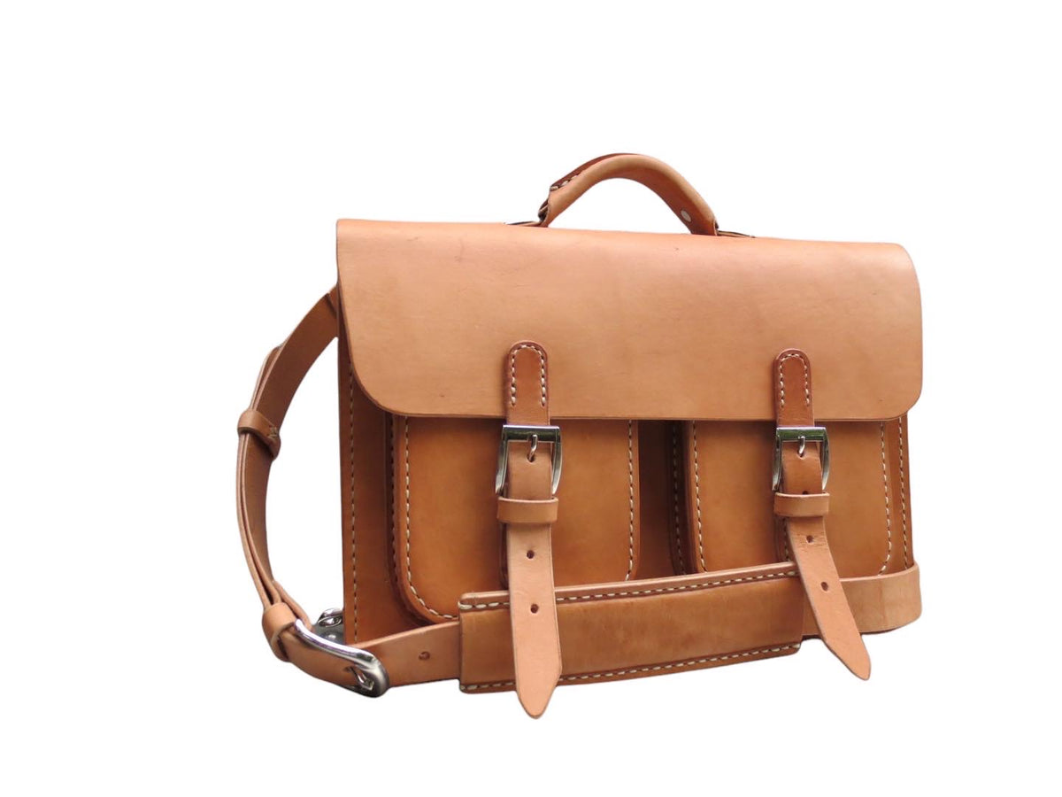 【送料&関税込】Golden  vita Beige Leather Top Case Briefcase in vintage leather color natural – Il Bisonte